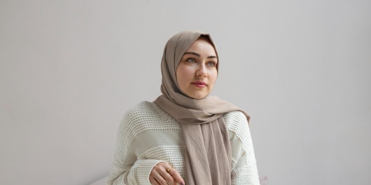 Modesty Meets Fashion: Styling Women’s Hijab Scarves in Dubai