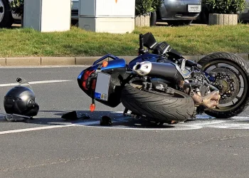 How do Tennessee’s laws affect motorcycle accident claims?