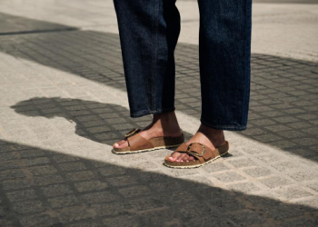 Premium vs Regular Sandals: What’s the Difference