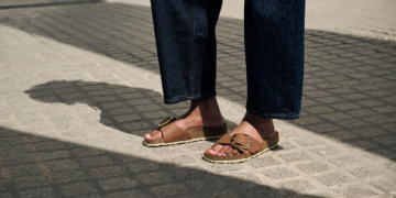 Premium vs Regular Sandals: What’s the Difference